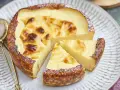 Un délicieux flan sans pâte, préparé avec une recette facile à la farine. Sa texture crémeuse et sa croûte dorée invitent à la dégustation.