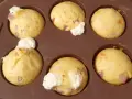 Six egg muffins with ham and cheese, fresh from the oven. A perfect recipe for egg muffins!